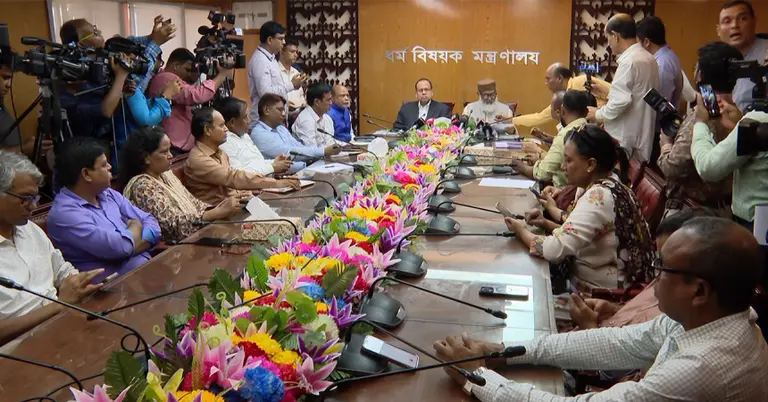 প্রথমবারের মতো বেঁচে যাওয়া টাকা ফেরত পাচ্ছেন হজ যাত্রীরা